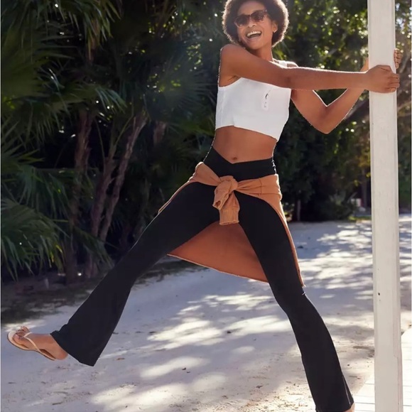 🆕OFFLINE Aerie Real Me High Waisted Crossover Flare Legging Sz Lg NWT - Picture 2 of 8